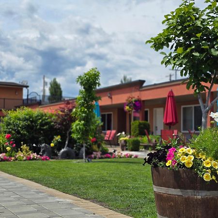 Sahara Courtyard Inn&Suites Osoyoos Bagian luar foto