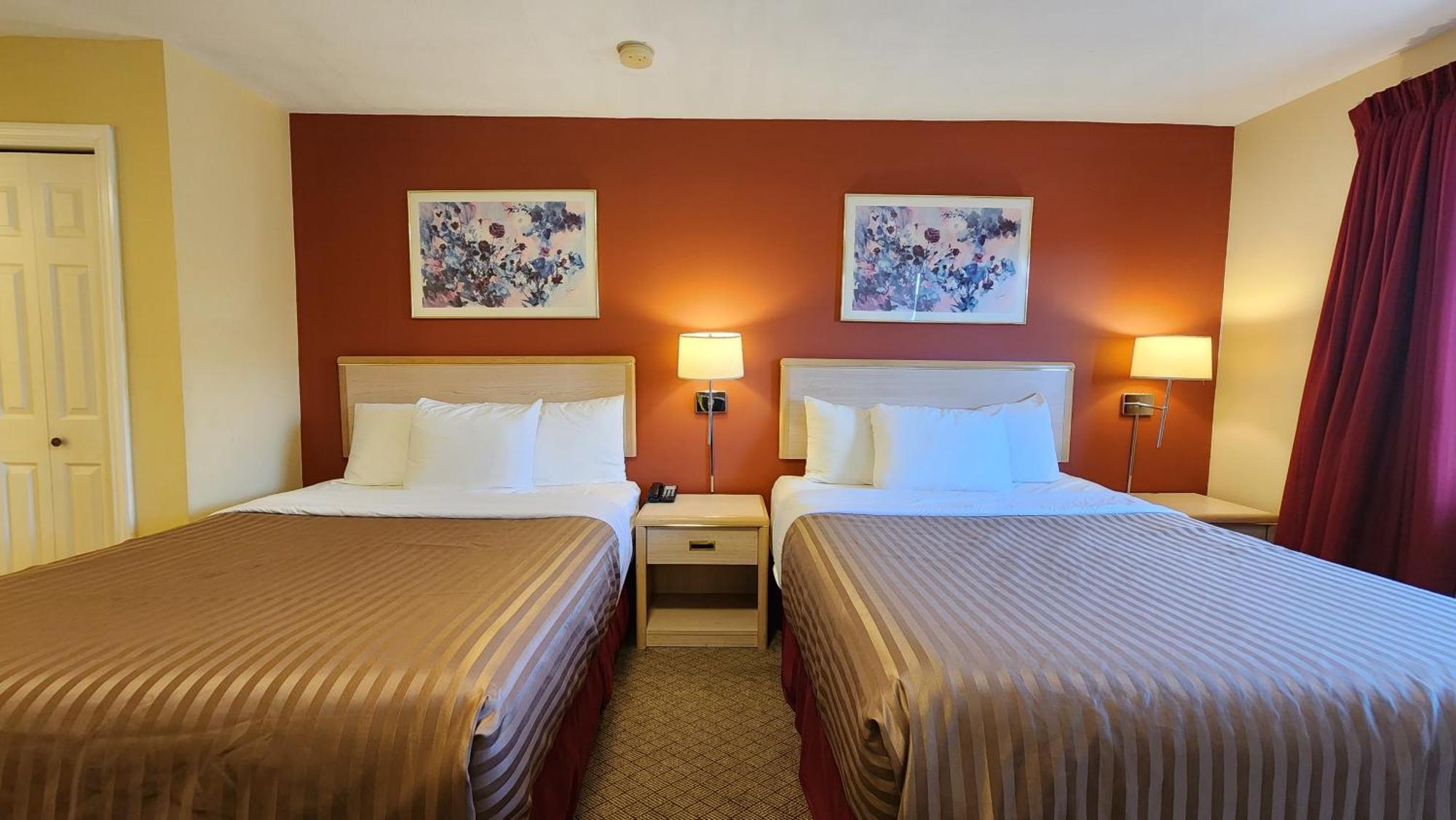 Sahara Courtyard Inn&Suites Osoyoos Bagian luar foto