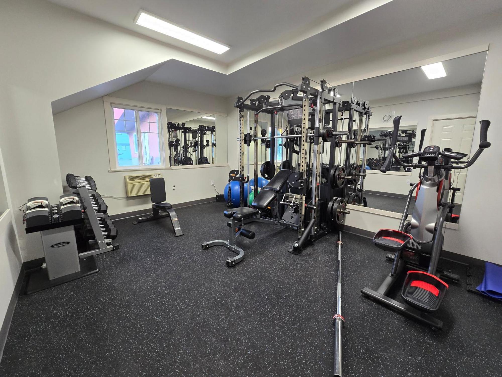 Sahara Courtyard Inn&Suites Osoyoos Bagian luar foto