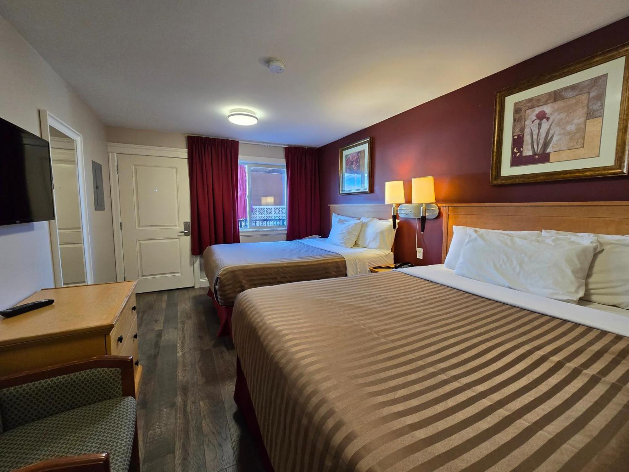 Sahara Courtyard Inn&Suites Osoyoos Bagian luar foto
