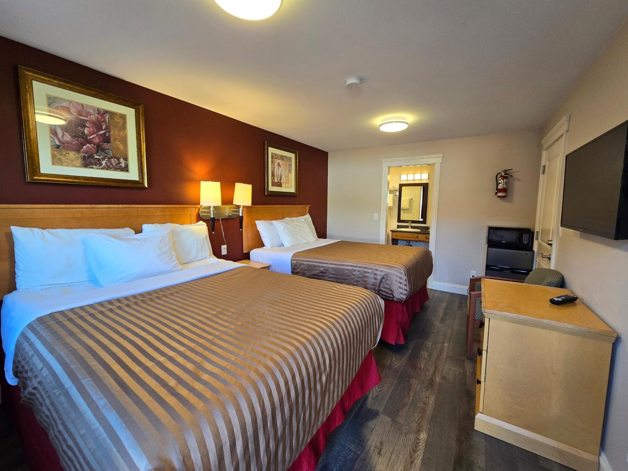 Sahara Courtyard Inn&Suites Osoyoos Bagian luar foto