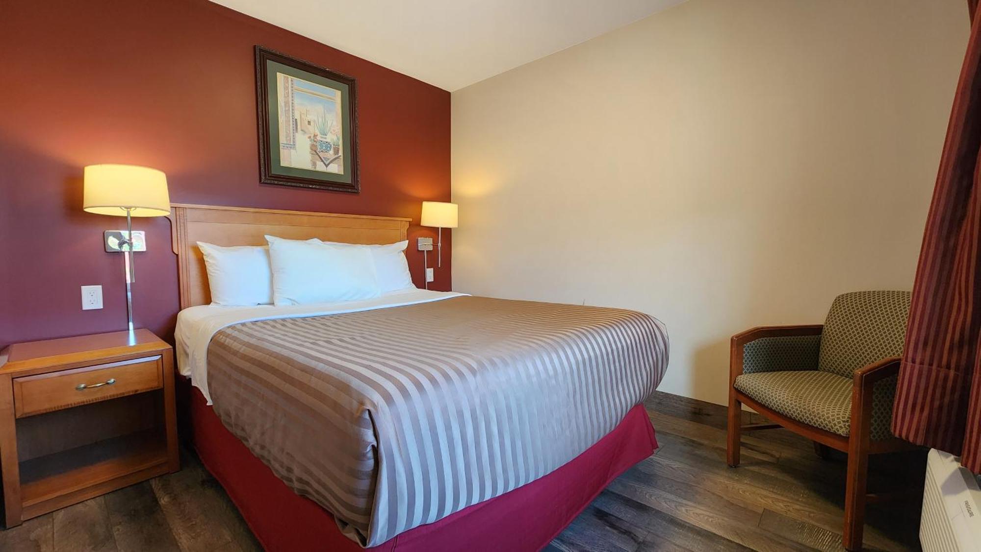 Sahara Courtyard Inn&Suites Osoyoos Bagian luar foto