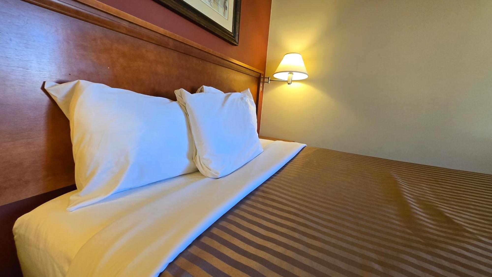 Sahara Courtyard Inn&Suites Osoyoos Bagian luar foto